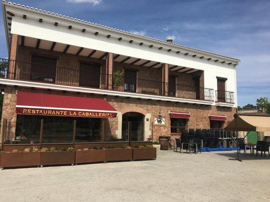 Hostal La Caballeriza มัลปาร์ติดา เด กาเซเรส ภายนอก รูปภาพ
