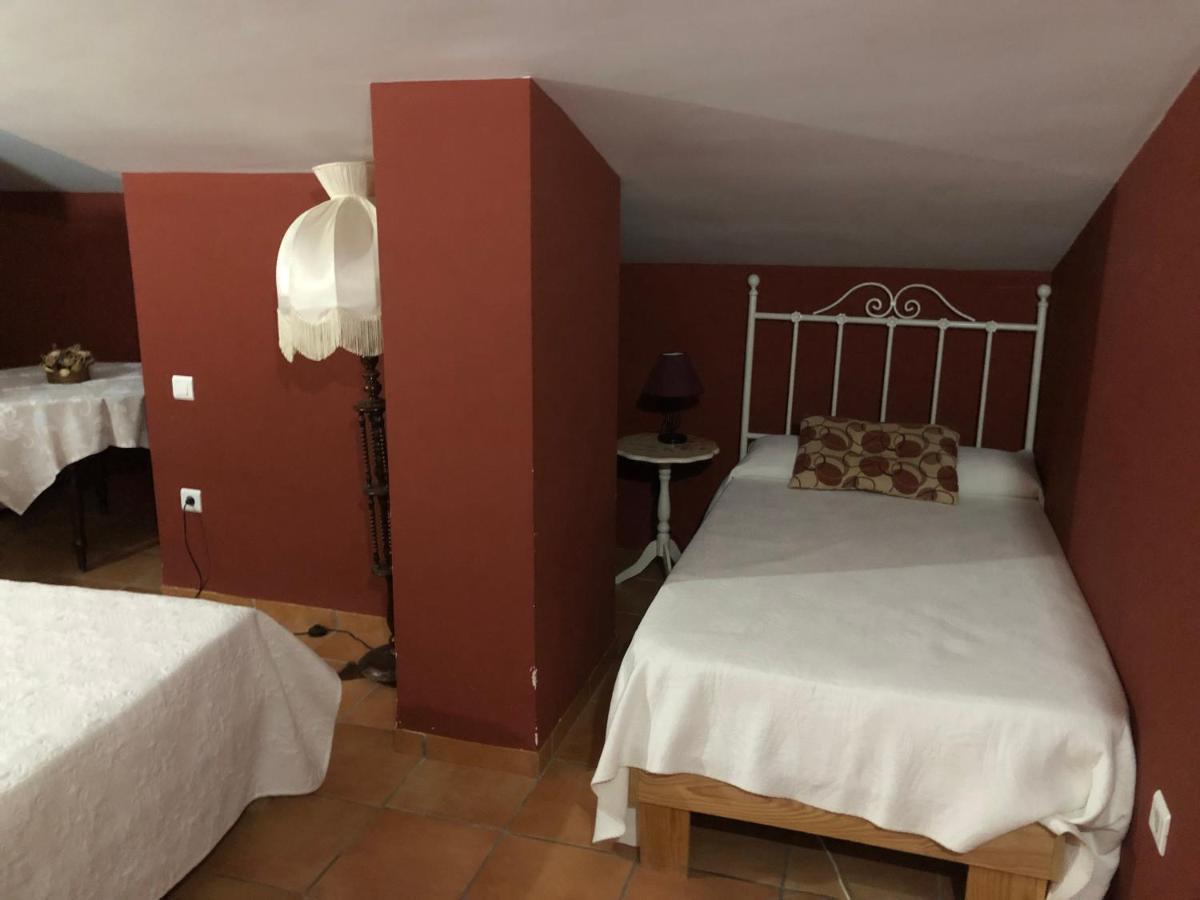 Hostal La Caballeriza มัลปาร์ติดา เด กาเซเรส ภายนอก รูปภาพ