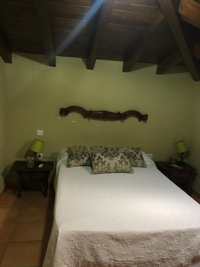 Hostal La Caballeriza มัลปาร์ติดา เด กาเซเรส ภายนอก รูปภาพ