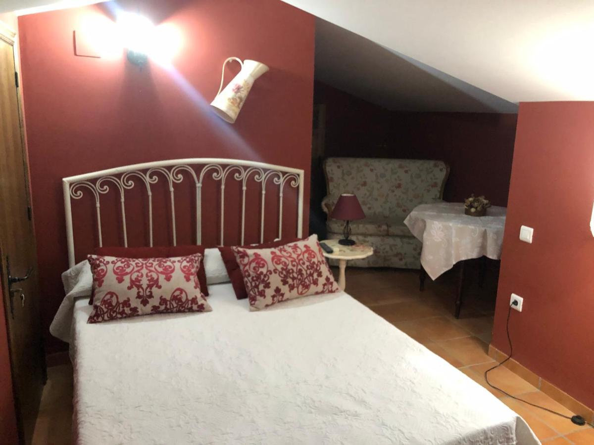 Hostal La Caballeriza มัลปาร์ติดา เด กาเซเรส ภายนอก รูปภาพ